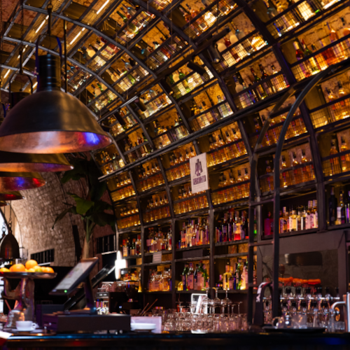 Browar-warszawski-restauracja-warszawa-sala-glowna-bar