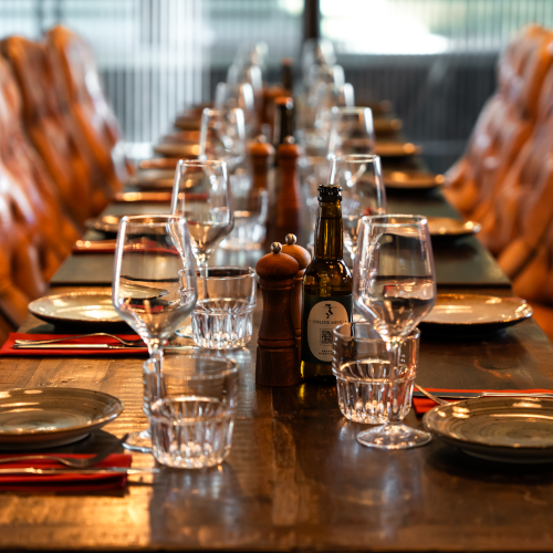 Browar-warszawski-restauracja-warszawa-sala-stolik-nakryty